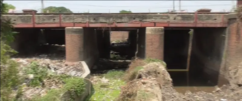 ঈশ্বরদী রেলগেট ব্রীজের নিচে আন্ডারপাস নির্মাণ সময়ের দাবি, জনদূর্ভোগ চরমে ! ঈশ্বরদী রেলগেট ব্রীজের নিচে আন্ডারপাস নির্মাণ সময়ের দাবি, জনদূর্ভোগ চরমে !