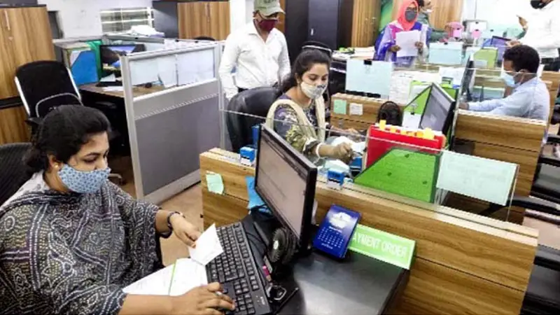 ৩ দিনের ছুটি পাচ্ছেন সরকারি চাকরিজীবীরা ৩ দিনের ছুটি পাচ্ছেন সরকারি চাকরিজীবীরা
