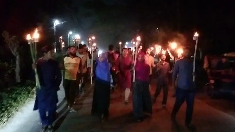 জাতীয় ও ক্যাম্পাস ভিত্তিক নিরাপত্তা নিশ্চিতের দাবিতে জাবিতে মশাল মিছিল জাতীয় ও ক্যাম্পাস ভিত্তিক নিরাপত্তা নিশ্চিতের দাবিতে জাবিতে মশাল মিছিল