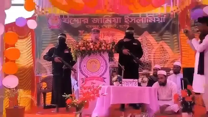 যশোরের মাদরাসার ভাইরাল ভিডিও নিয়ে তোলপাড় যশোরের মাদরাসার ভাইরাল ভিডিও নিয়ে তোলপাড়