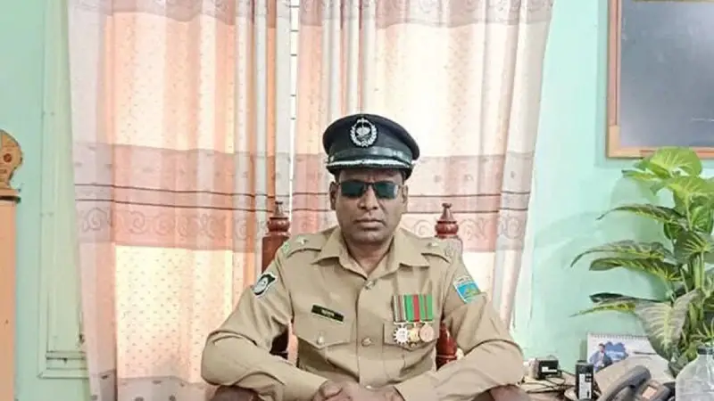 দুর্নীতির দায়ে ডিমোশন পেয়ে ওসি মাসুদ এখন এসআই দুর্নীতির দায়ে ডিমোশন পেয়ে ওসি মাসুদ এখন এসআই