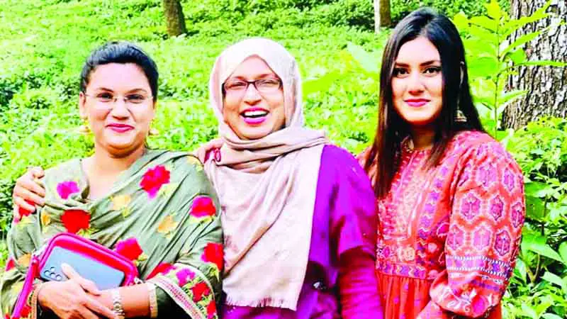 সন্তানের মাঝেই নিজের স্বপ্ন দেখেন আলেয়া সন্তানের মাঝেই নিজের স্বপ্ন দেখেন আলেয়া