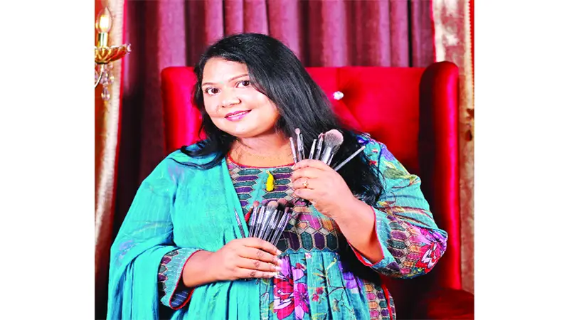 বিউটিশিয়ান মাকসুদা সোমা বিউটিশিয়ান মাকসুদা সোমা