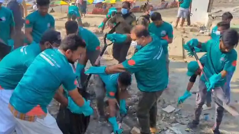 কুয়াকাটা সৈকতে পরিচ্ছন্নতা অভিযান ! কুয়াকাটা সৈকতে পরিচ্ছন্নতা অভিযান !
