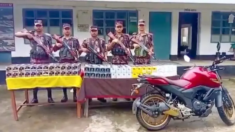 নালিতাবাড়ী সীমান্তে বিজিবির অভিযানে ১ কোটি ৩১ লাখ টাকার ভারতীয় চোরাই মোবাইল ডিসপ্লে জব্দ