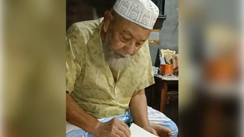 ঠাকুরগাঁওয়ের হেনু স্যারের হাজার কবিতা, তবু নেই একটিও বই ঠাকুরগাঁওয়ের হেনু স্যারের হাজার কবিতা, তবু নেই একটিও বই