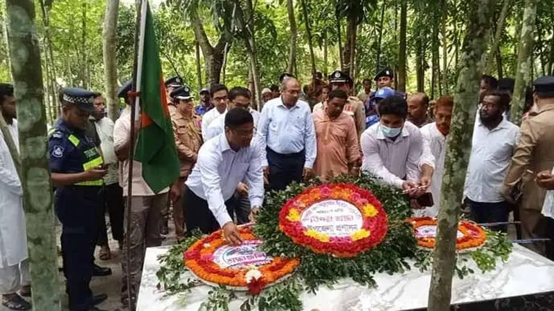বাগেরহাটে শোক-শ্রদ্ধায় জুলাই শহীদদের স্মরণ: নানা আয়োজনে দিবস পালিত বাগেরহাটে শোক-শ্রদ্ধায় জুলাই শহীদদের স্মরণ: নানা আয়োজনে দিবস পালিত