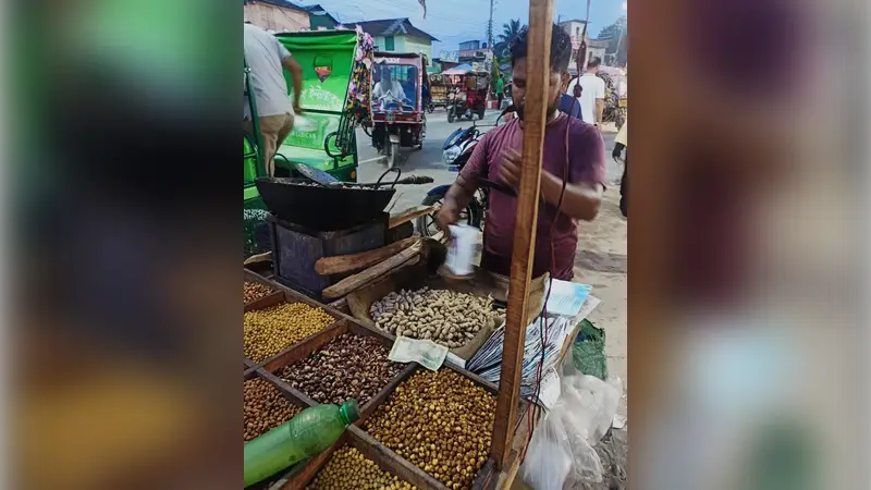 দশ টাকার বাদামে তিন টাকার লোভ: শহরের অলিতে-গলিতে নৈতিকতার সংকট! দশ টাকার বাদামে তিন টাকার লোভ: শহরের অলিতে-গলিতে নৈতিকতার সংকট!
