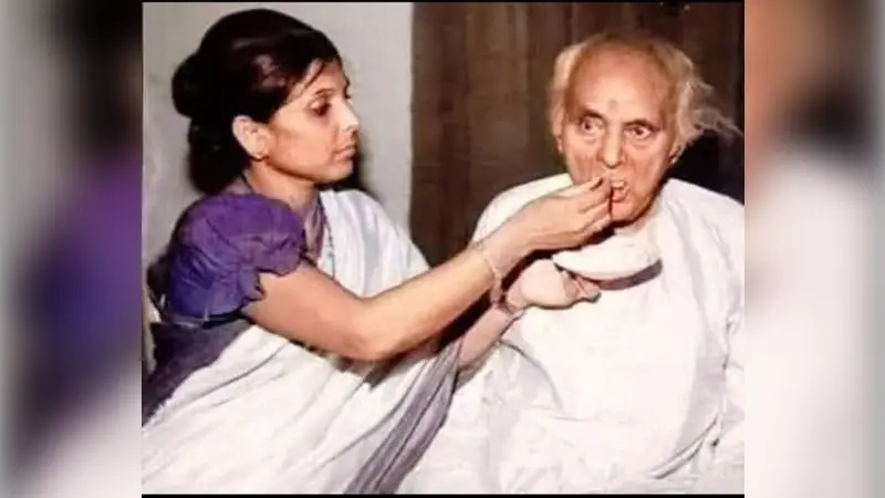 বৌমা থেকে কবির স্বয়ং ‘মা’ হয়ে গিয়েছিলেন উমা কাজী বৌমা থেকে কবির স্বয়ং ‘মা’ হয়ে গিয়েছিলেন উমা কাজী