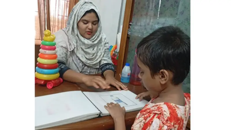 স্পিচ থেরাপিতে বাকহীনের মুখে ফুটল ভাষার ফুল স্পিচ থেরাপিতে বাকহীনের মুখে ফুটল ভাষার ফুল