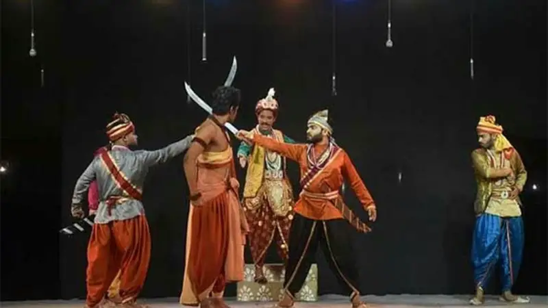 লোকউৎসবের মঞ্চে যাত্রার পর্দা নামছে, ইউটিউব-টিভির আলোয় হারিয়ে যাচ্ছে গ্রামীণ নাট্যজগৎ লোকউৎসবের মঞ্চে যাত্রার পর্দা নামছে, ইউটিউব-টিভির আলোয় হারিয়ে যাচ্ছে গ্রামীণ নাট্যজগৎ