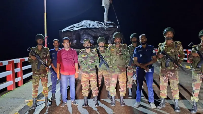 পিরোজপুরে যৌথবাহিনীর অভিযানে সরকারি ১০ মেট্রিক টন চালসহ আটক ২ পিরোজপুরে যৌথবাহিনীর অভিযানে সরকারি ১০ মেট্রিক টন চালসহ আটক ২