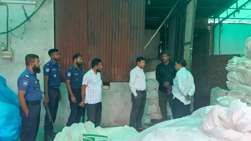 নারায়ণগঞ্জে অবৈধ কারখানার বিদ্যুৎ সংযোগ বিচ্ছিন্ন নারায়ণগঞ্জে অবৈধ কারখানার বিদ্যুৎ সংযোগ বিচ্ছিন্ন