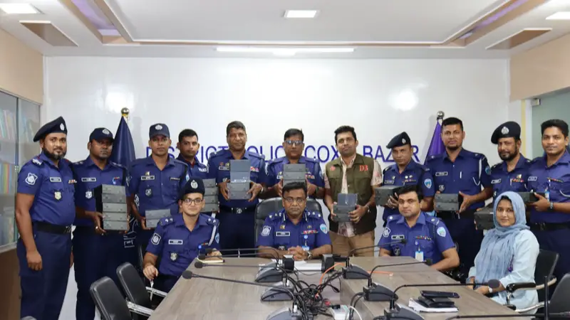 কক্সবাজার জেলা পুলিশের বিভিন্ন ইউনিটে বডি ওর্ন ক্যামেরা বিতরণ কক্সবাজার জেলা পুলিশের বিভিন্ন ইউনিটে বডি ওর্ন ক্যামেরা বিতরণ