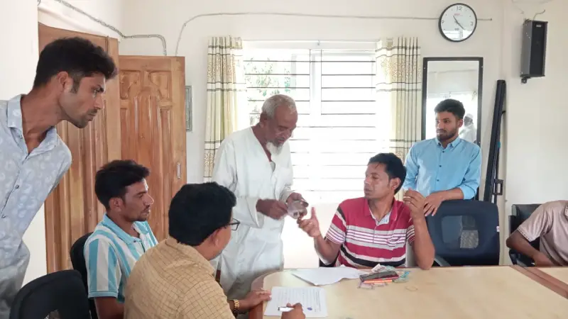 সাটুরিয়ায় ইটভাটার গ্যাসে ক্ষতিগ্রস্ত কৃষকেরা পেলেন ক্ষতিপূরণ সাটুরিয়ায় ইটভাটার গ্যাসে ক্ষতিগ্রস্ত কৃষকেরা পেলেন ক্ষতিপূরণ