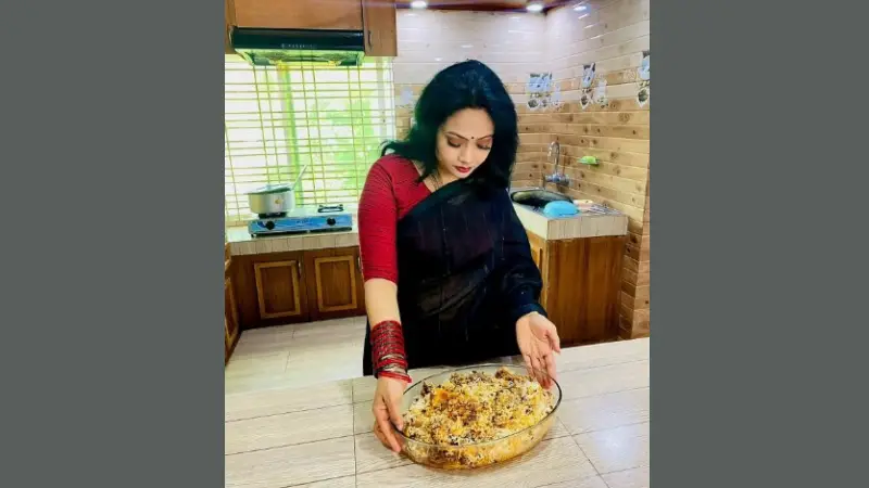 গৃহিনীদের ঈদের প্রস্তুতি গৃহিনীদের ঈদের প্রস্তুতি