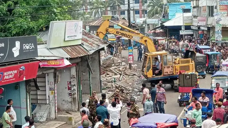 কমলনগরে জারিরদোনা খালের অবৈধ দখল উচ্ছেদ কমলনগরে জারিরদোনা খালের অবৈধ দখল উচ্ছেদ