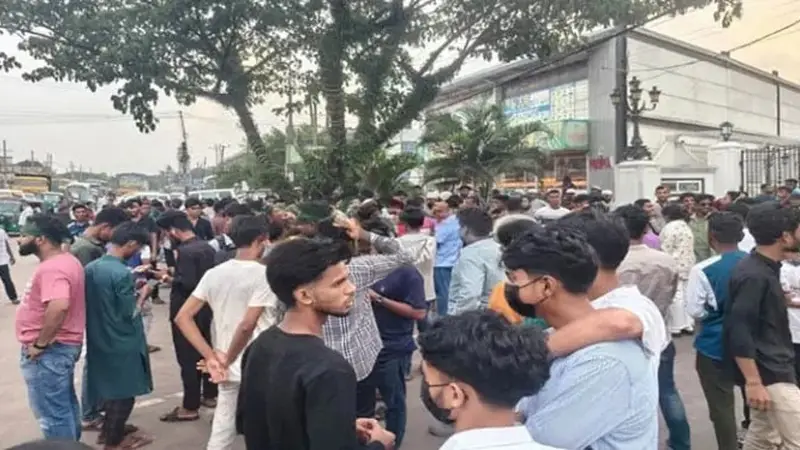এনসিপি-এর সমাবেশে হামলার প্রতিবাদে নগরীর চৌহাট্টায় ‘ব্লকেড কর্মসূচি’ এনসিপি-এর সমাবেশে হামলার প্রতিবাদে নগরীর চৌহাট্টায় ‘ব্লকেড কর্মসূচি’