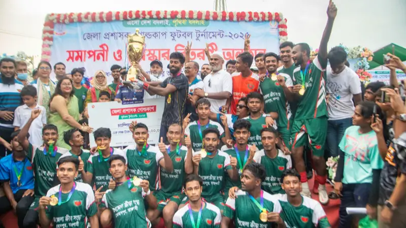 রাজশাহীতে জেলা প্রশাসক গোল্ডকাপ ফুটবল টুর্নামেন্টে মোহনপুর চ্যাম্পিয়ন রাজশাহীতে জেলা প্রশাসক গোল্ডকাপ ফুটবল টুর্নামেন্টে মোহনপুর চ্যাম্পিয়ন