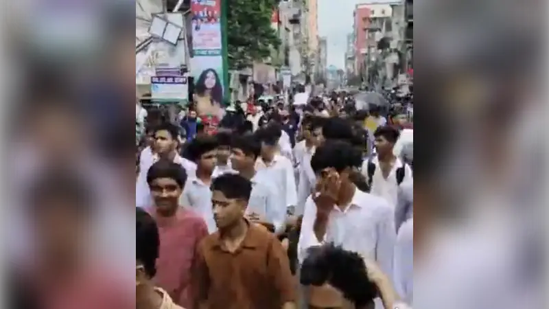 ফরিদপুরে এনসিপির পদযাত্রায় নেতাকর্মীর ঢল ফরিদপুরে এনসিপির পদযাত্রায় নেতাকর্মীর ঢল