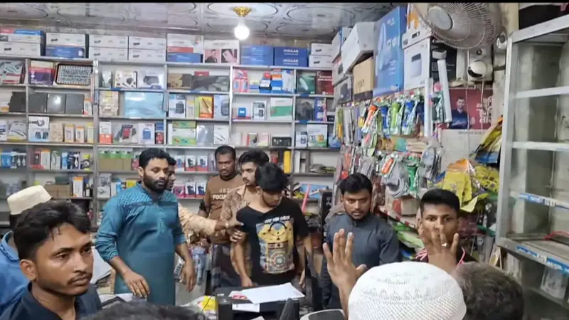 কমলনগরে জামায়াতের নেতা ও নেত্রীর ছেলের মারামারি! আহত ৪