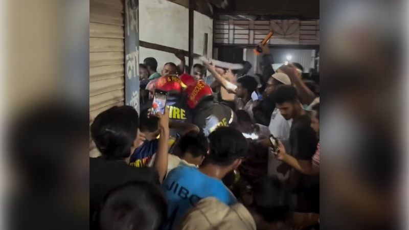 মেলান্দহে দোকানের সিলিং ধসে প্রাণ গেল ব্যবসায়ীর মেলান্দহে দোকানের সিলিং ধসে প্রাণ গেল ব্যবসায়ীর