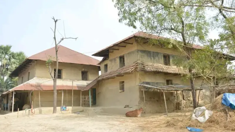 মধুপুরে শান্তির নীড় মাটির ঘর এখন চোখে মেলাই ভার মধুপুরে শান্তির নীড় মাটির ঘর এখন চোখে মেলাই ভার