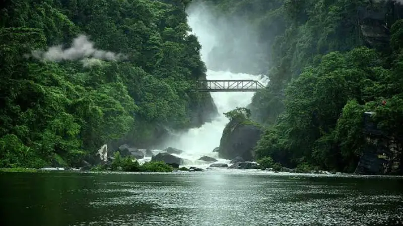 ঈদের ছুটিতে ঝড়বৃষ্টির তাণ্ডবে পর্যটকশূন্য হওয়ার সম্ভাবনা ঈদের ছুটিতে ঝড়বৃষ্টির তাণ্ডবে পর্যটকশূন্য হওয়ার সম্ভাবনা
