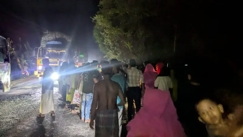 সিরাজগঞ্জে মোটরসাইকেল দুর্ঘটনায় তিন যুবক নিহত সিরাজগঞ্জে মোটরসাইকেল দুর্ঘটনায় তিন যুবক নিহত