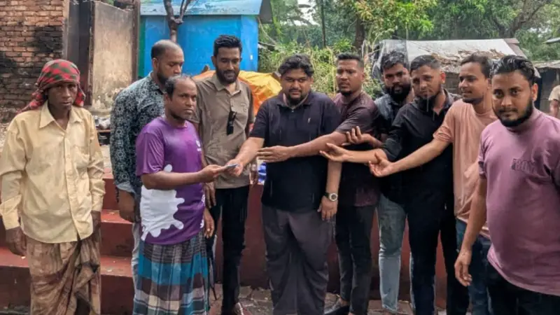 চন্দনাইশে অগ্নিকান্ডে ক্ষতিগ্রস্তদের পাশে তারেক রহমানের পক্ষে রাজিব জাফর চৌধুরী চন্দনাইশে অগ্নিকান্ডে ক্ষতিগ্রস্তদের পাশে তারেক রহমানের পক্ষে রাজিব জাফর চৌধুরী