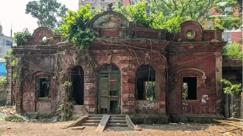 জেলা প্রশাসকের নির্দেশে ‘সত্যজিৎ রায়ের পূর্বপুরুষের’ বাড়ি ভাঙার কাজ বন্ধ আলোচনার ঝড় জেলা প্রশাসকের নির্দেশে ‘সত্যজিৎ রায়ের পূর্বপুরুষের’ বাড়ি ভাঙার কাজ বন্ধ আলোচনার ঝড়