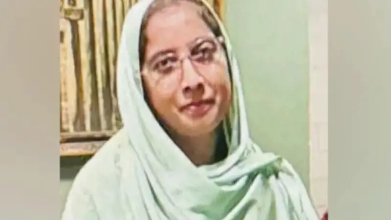 প্রাণ হাতে নিয়েও বাঁচাতে চেয়েছেন অন্যকে—শিক্ষিকা মাহরিন আজ মৃত্যুর সঙ্গে পাঞ্জা লড়ছেন প্রাণ হাতে নিয়েও বাঁচাতে চেয়েছেন অন্যকে—শিক্ষিকা মাহরিন আজ মৃত্যুর সঙ্গে পাঞ্জা লড়ছেন