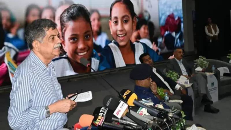 কোচিং নির্ভরতা: শিক্ষার গুনগত মান হ্রাস পাচ্ছে! কোচিং নির্ভরতা: শিক্ষার গুনগত মান হ্রাস পাচ্ছে!