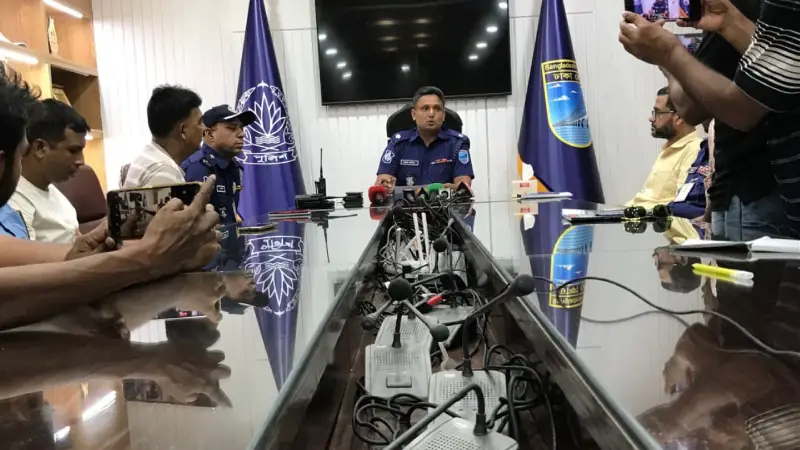 গোপালগঞ্জে জমিজমা ও পাওনা টাকার বিরোধে হত্যা, পুলিশের বড় সংবাদ সম্মেলন গোপালগঞ্জে জমিজমা ও পাওনা টাকার বিরোধে হত্যা, পুলিশের বড় সংবাদ সম্মেলন