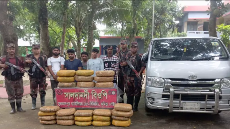 দেড় কোটি টাকা মূল্যের বিভিন্ন প্রকার ভারতীয় মোবাইল এবং যানবাহন ও মাদকসহ ৫ জন আটক