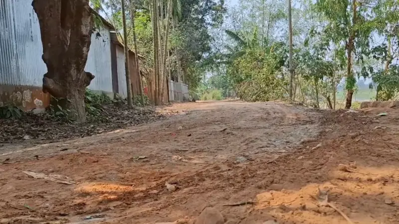 কুড়িগ্রামে রাস্তার কাজ বাকি রেখে ঠিকাদার উধাও কুড়িগ্রামে রাস্তার কাজ বাকি রেখে ঠিকাদার উধাও