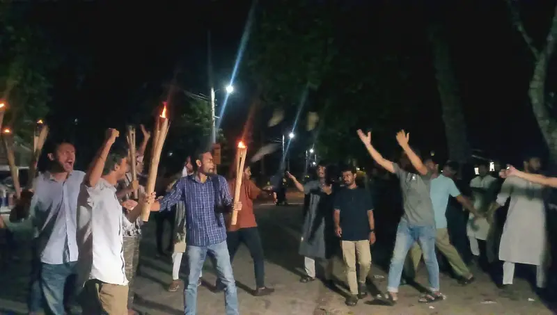 শাহবাগ বিরোধী ছাত্র-ঐক্যের মিছিলে হামলার নিন্দা ও প্রতিবাদ শাহবাগ বিরোধী ছাত্র-ঐক্যের মিছিলে হামলার নিন্দা ও প্রতিবাদ