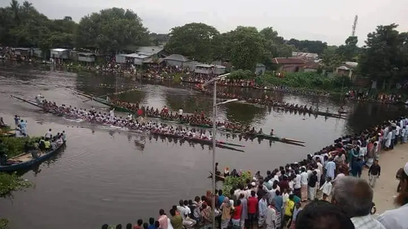 হারিয়ে যাচ্ছে নৌকা বাইচ: নদীমাতৃক বাংলার প্রাণের উৎসব আজ শুধুই স্মৃতি হারিয়ে যাচ্ছে নৌকা বাইচ: নদীমাতৃক বাংলার প্রাণের উৎসব আজ শুধুই স্মৃতি