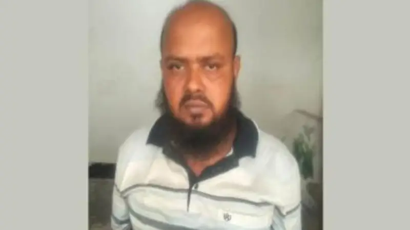 ছাত্র-জনতার ওপর হামলা মামলার আসামি শ্রমিক লীগ নেতা গ্রেপ্তার ছাত্র-জনতার ওপর হামলা মামলার আসামি শ্রমিক লীগ নেতা গ্রেপ্তার