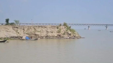 ১১০ কোটি টাকার তীর রক্ষা বাঁধে ধস, বড় ধরনের ভাঙনের আশঙ্কা