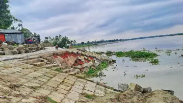 বৃষ্টিতেই ধসে গেছে কোটি টাকার দুধকুমার নদীর তীররক্ষা বাঁধ