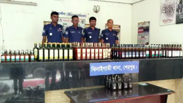 ঝিনাইগাতীর সীমান্তে পরিত্যক্ত অবস্থায় ৩০০ বোতল ভারতীয় মদ উদ্ধার