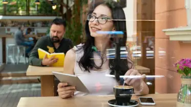 সাইবার অপরাধীরা কেন নারীদের বেশি টার্গেট করে?