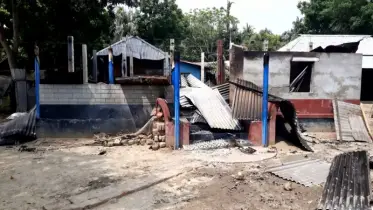 প্রতিপক্ষের ২০টি বাড়ি ভাংচুর, লুটপাট ও অগ্নিসংযোগ, গ্রেফতার ২০
