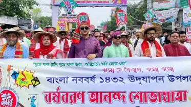 রাস্তায় নেমে পড়লেন ডিসি-এসপি, নওগাঁয় বৈশাখ বরণে চমক!