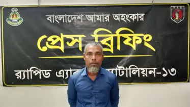 ব্যাটারির নিচে লুকানো ছিল ২৪৯ বোতল ফেনসিডিল, র‌্যাবের জালে চালক