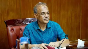 আব্দুল হামিদের দেশ ত্যাগের ঘটনায় বরখাস্ত পুলিশ কর্মকর্তাদের পুনর্বিবেচনার আশ্বাস দিলেন স্বরাষ্ট্র উপদেষ্টা