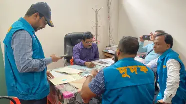 শরীয়তপুর সাব-রেজিস্ট্রার অফিস না ঘুষের বাজার? দুদকের অভিযানে চাঞ্চল্য