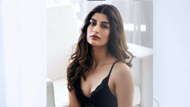বাজার করতে গিয়ে মডেলিংয়ে! কে এই এরিকা?