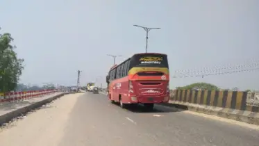 সড়ক পথে ভোগান্তি ছাড়াই স্বস্তিতে ঢাকায় কর্মস্থলে ফিরছে মানুষ